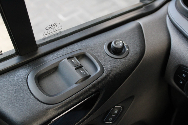 Ford Transit Custom 320 2.0 TDCI L2H1 Sport 185pk - ACC - Trekhaak - Navi - Camera - Stoelverwarming - Blind spot - Xenon - Rijklaar Ford Transit Custom 320 2.0 TDCI L2H1 Sport 185pk - ACC - Trekhaak - Navi - Camera - Stoelverwarming - Blind spot - Xenon - Rijklaar