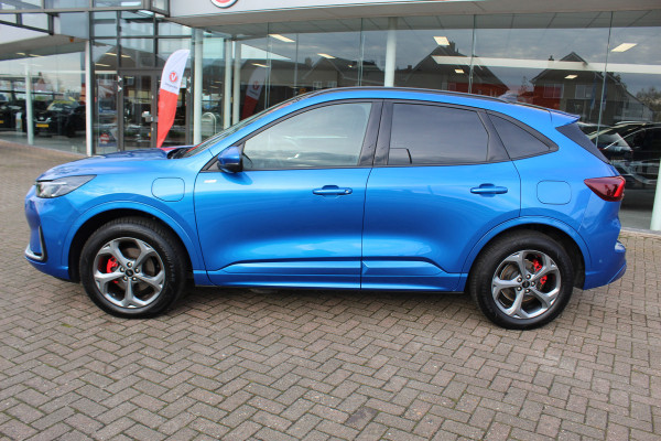 Ford Kuga 2.5-243pk PHEV ST-Line X. 2100kg trekgewicht ! Nieuw Model ! Van €. 54.937,- voor €. 43.735,- ! Trekgewicht van 2.100kg ! Elektr. verstelb. AGR stoelen voor, Stoel-, stuur-, voorraam- en achterbank verwarming, Elektr. panorama/schuif-kanteldak , Trekhaak wegklapbaar,