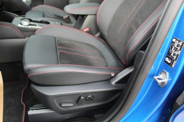 Ford Kuga 2.5-243pk PHEV ST-Line X. 2100kg trekgewicht ! Nieuw Model ! Van €. 54.937,- voor €. 43.735,- ! Trekgewicht van 2.100kg ! Elektr. verstelb. AGR stoelen voor, Stoel-, stuur-, voorraam- en achterbank verwarming, Elektr. panorama/schuif-kanteldak , Trekhaak wegklapbaar,