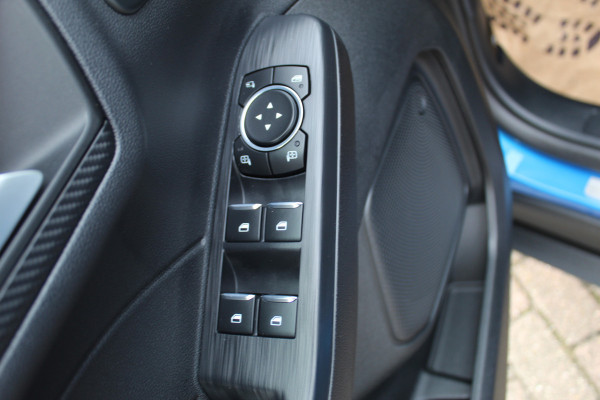 Ford Kuga 2.5-243pk PHEV ST-Line X. 2100kg trekgewicht ! Nieuw Model ! Van €. 54.937,- voor €. 43.735,- ! Trekgewicht van 2.100kg ! Elektr. verstelb. AGR stoelen voor, Stoel-, stuur-, voorraam- en achterbank verwarming, Elektr. panorama/schuif-kanteldak , Trekhaak wegklapbaar,