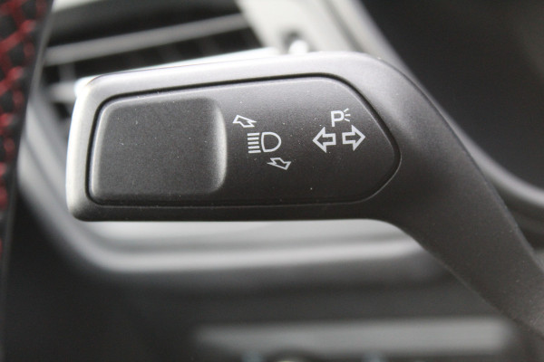 Ford Kuga 2.5-243pk PHEV ST-Line X. 2100kg trekgewicht ! Nieuw Model ! Van €. 54.937,- voor €. 43.735,- ! Trekgewicht van 2.100kg ! Elektr. verstelb. AGR stoelen voor, Stoel-, stuur-, voorraam- en achterbank verwarming, Elektr. panorama/schuif-kanteldak , Trekhaak wegklapbaar,