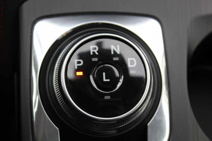 Ford Kuga 2.5-243pk PHEV ST-Line X. 2100kg trekgewicht ! Nieuw Model ! Van €. 54.937,- voor €. 43.735,- ! Trekgewicht van 2.100kg ! Elektr. verstelb. AGR stoelen voor, Stoel-, stuur-, voorraam- en achterbank verwarming, Elektr. panorama/schuif-kanteldak , Trekhaak wegklapbaar,