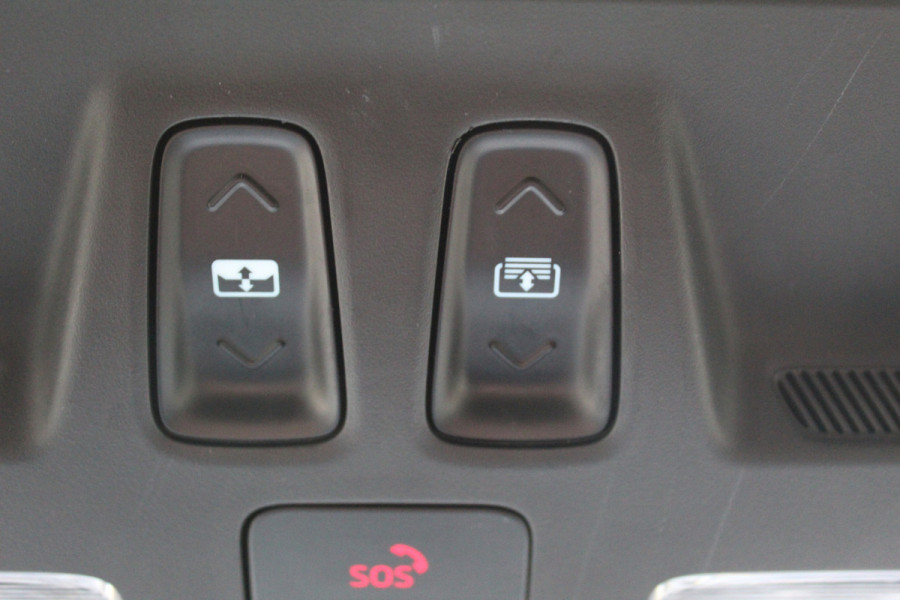 Ford Kuga 2.5-243pk PHEV ST-Line X. 2100kg trekgewicht ! Nieuw Model ! Van €. 54.937,- voor €. 43.735,- ! Trekgewicht van 2.100kg ! Elektr. verstelb. AGR stoelen voor, Stoel-, stuur-, voorraam- en achterbank verwarming, Elektr. panorama/schuif-kanteldak , Trekhaak wegklapbaar,