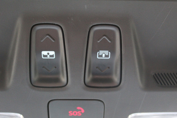 Ford Kuga 2.5-243pk PHEV ST-Line X. 2100kg trekgewicht ! Nieuw Model ! Van €. 54.937,- voor €. 43.735,- ! Trekgewicht van 2.100kg ! Elektr. verstelb. AGR stoelen voor, Stoel-, stuur-, voorraam- en achterbank verwarming, Elektr. panorama/schuif-kanteldak , Trekhaak wegklapbaar,