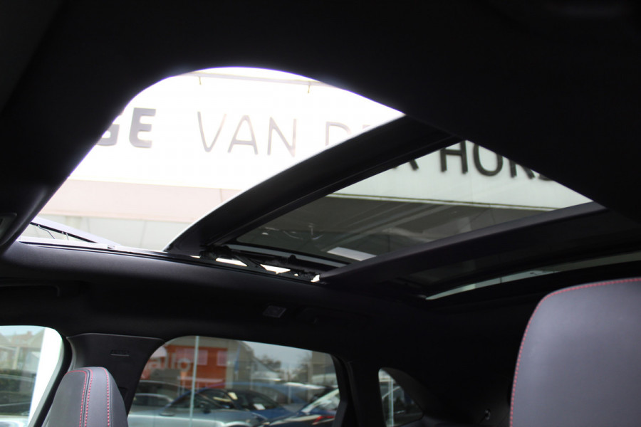 Ford Kuga 2.5-243pk PHEV ST-Line X. 2100kg trekgewicht ! Nieuw Model ! Van €. 54.937,- voor €. 43.735,- ! Trekgewicht van 2.100kg ! Elektr. verstelb. AGR stoelen voor, Stoel-, stuur-, voorraam- en achterbank verwarming, Elektr. panorama/schuif-kanteldak , Trekhaak wegklapbaar,