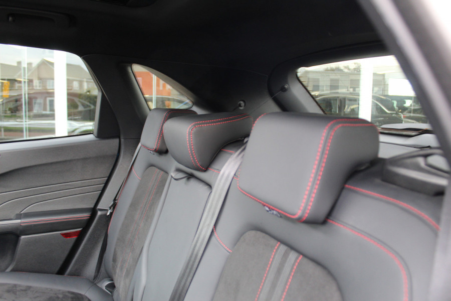 Ford Kuga 2.5-243pk PHEV ST-Line X. 2100kg trekgewicht ! Nieuw Model ! Van €. 54.937,- voor €. 43.735,- ! Trekgewicht van 2.100kg ! Elektr. verstelb. AGR stoelen voor, Stoel-, stuur-, voorraam- en achterbank verwarming, Elektr. panorama/schuif-kanteldak , Trekhaak wegklapbaar,