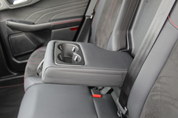 Ford Kuga 2.5-243pk PHEV ST-Line X. 2100kg trekgewicht ! Nieuw Model ! Van €. 54.937,- voor €. 43.735,- ! Trekgewicht van 2.100kg ! Elektr. verstelb. AGR stoelen voor, Stoel-, stuur-, voorraam- en achterbank verwarming, Elektr. panorama/schuif-kanteldak , Trekhaak wegklapbaar,