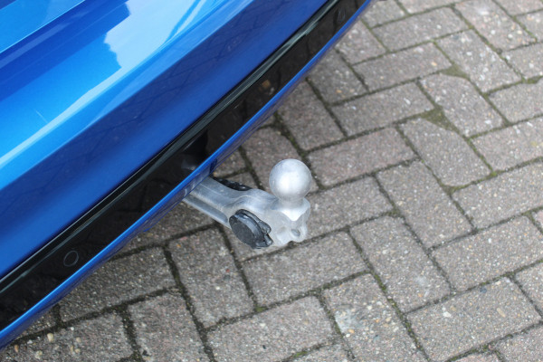 Ford Kuga 2.5-243pk PHEV ST-Line X. 2100kg trekgewicht ! Nieuw Model ! Van €. 54.937,- voor €. 43.735,- ! Trekgewicht van 2.100kg ! Elektr. verstelb. AGR stoelen voor, Stoel-, stuur-, voorraam- en achterbank verwarming, Elektr. panorama/schuif-kanteldak , Trekhaak wegklapbaar,