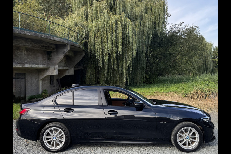 BMW 3-serie 320e 204PK HYBRID BUSINESS LEDER/CAMERA/TREKHAAK