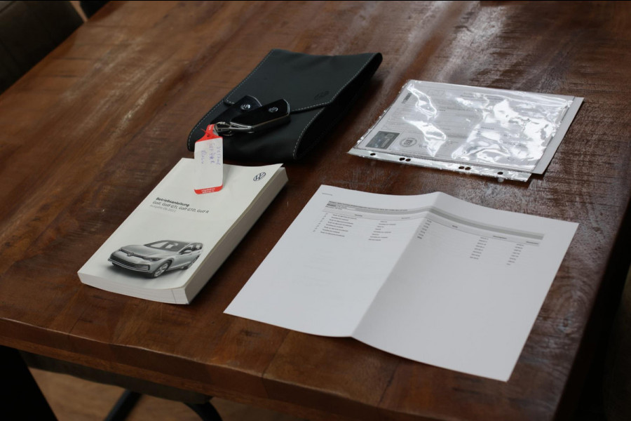 Volkswagen Golf 2.0 TSI R 4Motion *Akra*Pano*Leder*H&K*Performance*