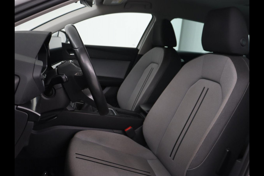 Seat Leon 1.0 TSI Style Business Intense | Trekhaak | Stoelverwarming | Carplay | Adaptive cruise | Stuurverwarming | Keyless | Camera | Navigatie | Full LED | Park Assist | Digital Cockpit