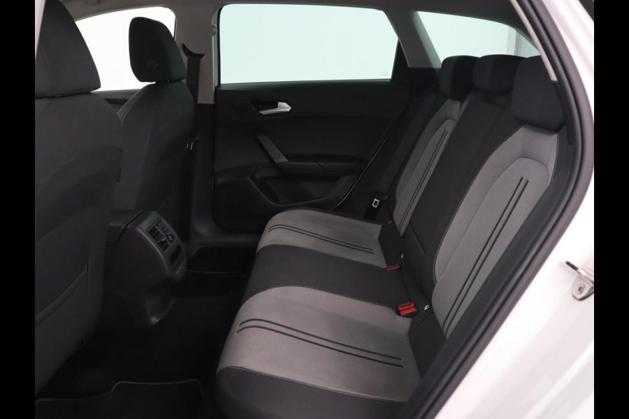 Seat Leon 1.0 TSI Style Business Intense | Trekhaak | Stoelverwarming | Carplay | Adaptive cruise | Stuurverwarming | Keyless | Camera | Navigatie | Full LED | Park Assist | Digital Cockpit