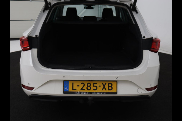 Seat Leon 1.0 TSI Style Business Intense | Trekhaak | Stoelverwarming | Carplay | Adaptive cruise | Stuurverwarming | Keyless | Camera | Navigatie | Full LED | Park Assist | Digital Cockpit