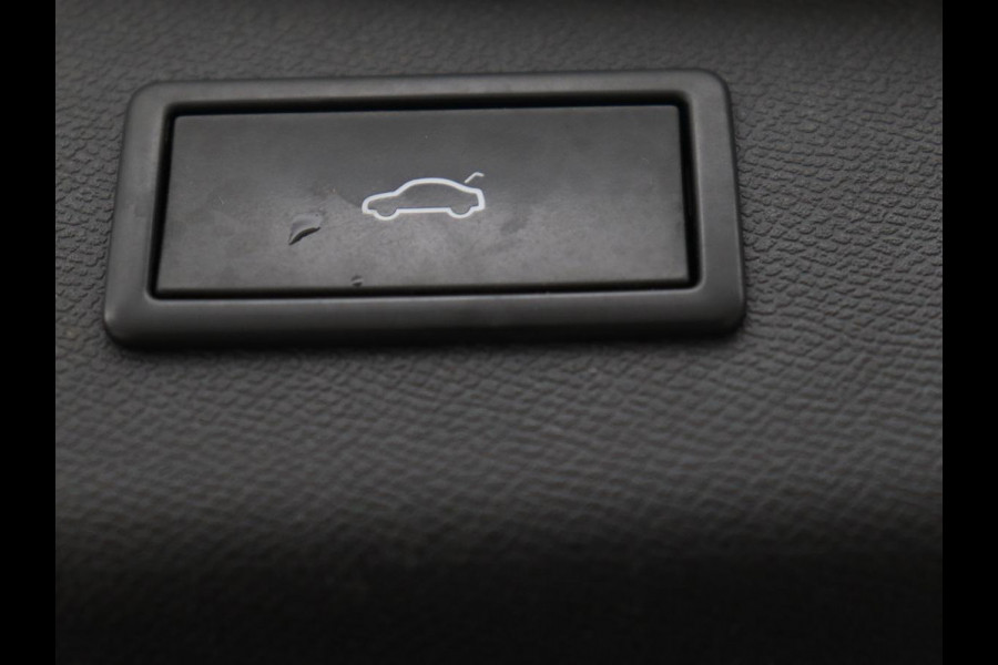 Seat Leon 1.0 TSI Style Business Intense | Trekhaak | Stoelverwarming | Carplay | Adaptive cruise | Stuurverwarming | Keyless | Camera | Navigatie | Full LED | Park Assist | Digital Cockpit