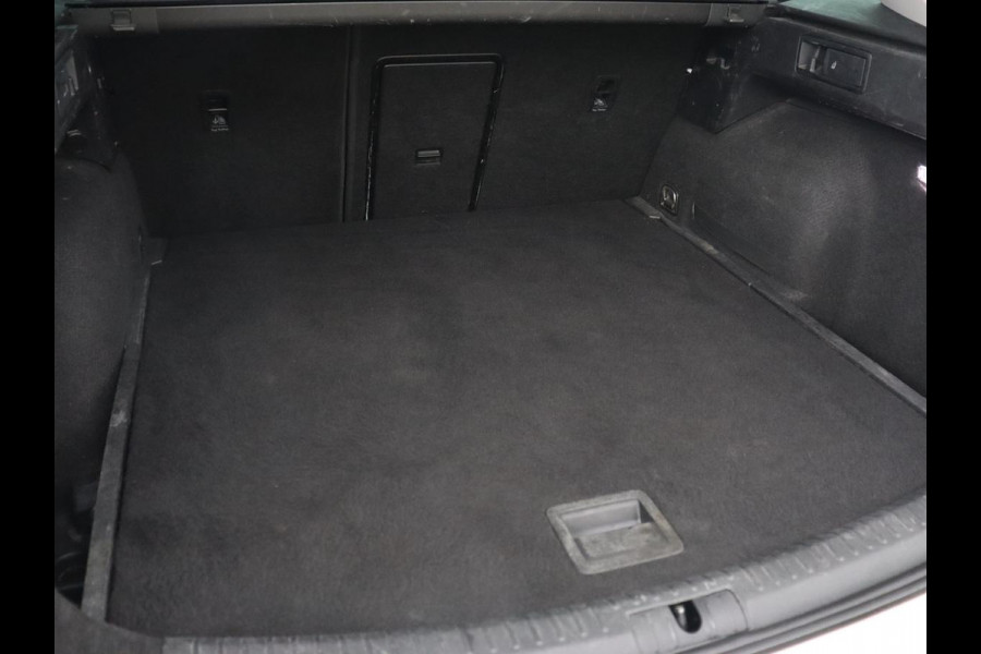 Seat Leon 1.0 TSI Style Business Intense | Trekhaak | Stoelverwarming | Carplay | Adaptive cruise | Stuurverwarming | Keyless | Camera | Navigatie | Full LED | Park Assist | Digital Cockpit