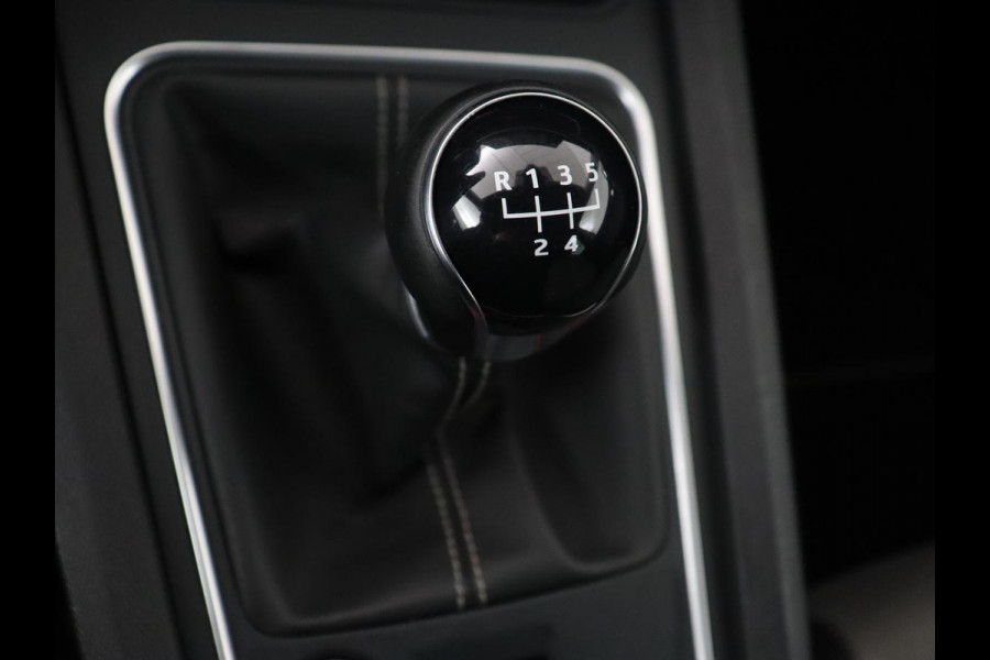 Seat Leon 1.0 TSI Style Business Intense | Trekhaak | Stoelverwarming | Carplay | Adaptive cruise | Stuurverwarming | Keyless | Camera | Navigatie | Full LED | Park Assist | Digital Cockpit