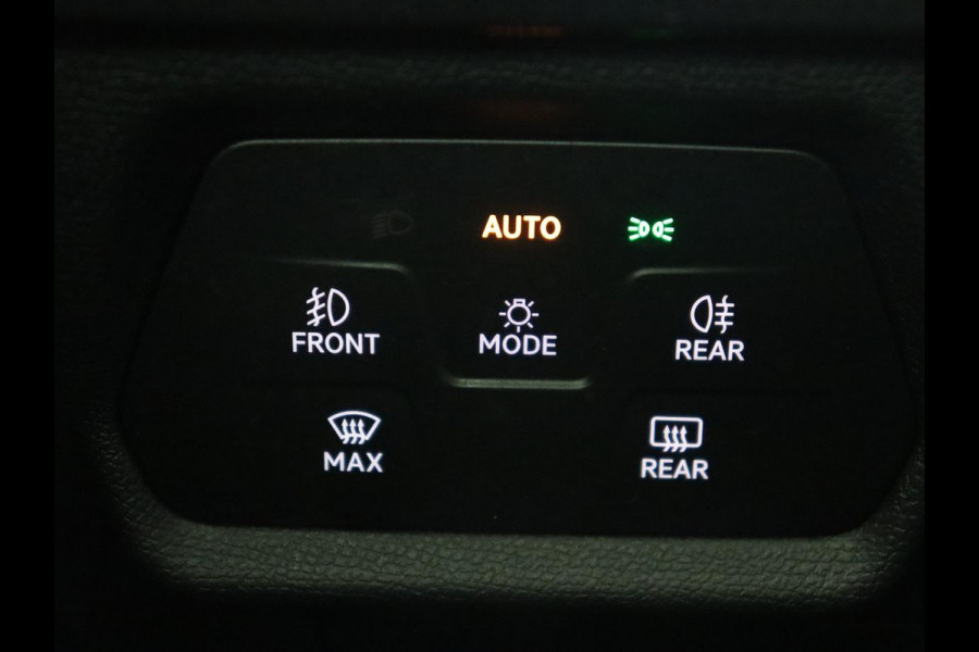 Seat Leon 1.0 TSI Style Business Intense | Trekhaak | Stoelverwarming | Carplay | Adaptive cruise | Stuurverwarming | Keyless | Camera | Navigatie | Full LED | Park Assist | Digital Cockpit