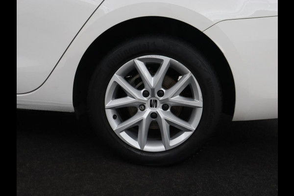 Seat Leon 1.0 TSI Style Business Intense | Trekhaak | Stoelverwarming | Carplay | Adaptive cruise | Stuurverwarming | Keyless | Camera | Navigatie | Full LED | Park Assist | Digital Cockpit