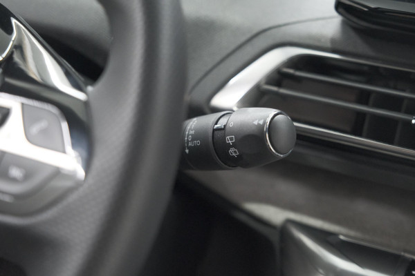 Peugeot 3008 1.2 Hybrid 136 e-DCS6 GT | 360 Camera | Adaptieve Cruise Control | Elektronische Kofferklep | Navigatie
