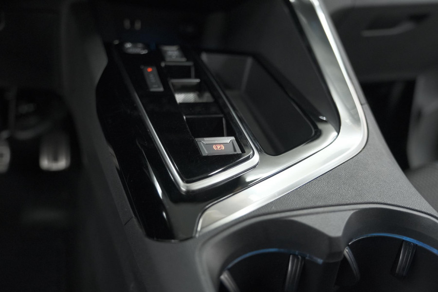 Peugeot 3008 1.2 Hybrid 136 e-DCS6 GT | 360 Camera | Adaptieve Cruise Control | Elektronische Kofferklep | Navigatie