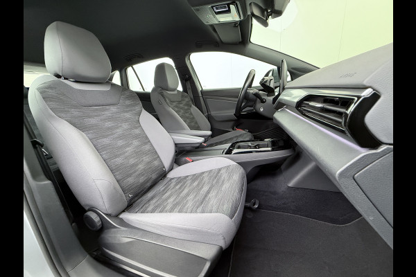 Volkswagen ID.4 77kWh SOH 92% 21"LM Trekhaak Adap.Cruise + stop&go Apple Carplay Android Auto Navi Life Ecc Pdc Stoelverwarming Front assist Bluetooth Connected services Led Rijstrooksensor Wifi 1e Eigenaar Origineel Nederlandse Auto 1.000KG Trekvermogen