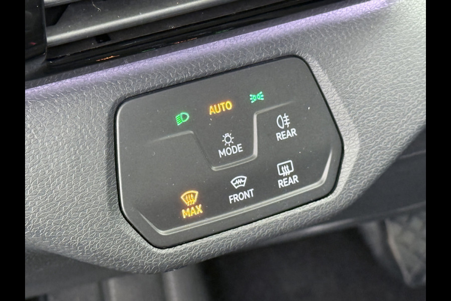 Volkswagen ID.4 77kWh SOH 92% 21"LM Trekhaak Adap.Cruise + stop&go Apple Carplay Android Auto Navi Life Ecc Pdc Stoelverwarming Front assist Bluetooth Connected services Led Rijstrooksensor Wifi 1e Eigenaar Origineel Nederlandse Auto 1.000KG Trekvermogen