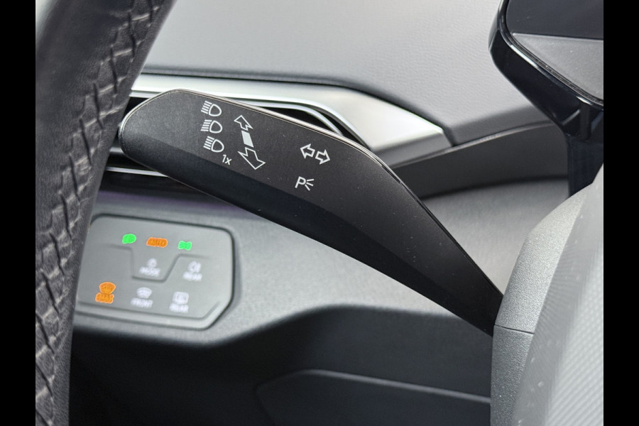 Volkswagen ID.4 77kWh SOH 92% 21"LM Trekhaak Adap.Cruise + stop&go Apple Carplay Android Auto Navi Life Ecc Pdc Stoelverwarming Front assist Bluetooth Connected services Led Rijstrooksensor Wifi 1e Eigenaar Origineel Nederlandse Auto 1.000KG Trekvermogen