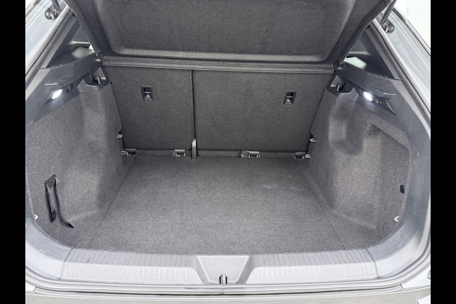 Volkswagen ID.4 77kWh SOH 92% 21"LM Trekhaak Adap.Cruise + stop&go Apple Carplay Android Auto Navi Life Ecc Pdc Stoelverwarming Front assist Bluetooth Connected services Led Rijstrooksensor Wifi 1e Eigenaar Origineel Nederlandse Auto 1.000KG Trekvermogen