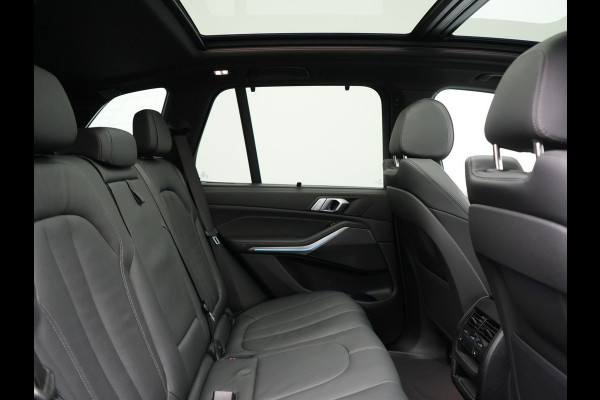 BMW X5 xDrive45e High Executive Plug In Hybrid 395pk Dealer O.H PHEV | Trekhaak Af Fabriek | Luchtvering | Panodak | Head Up | Adaptive Cruise | 360 Camera | Adaptief Onderstel | Lederen Sportstoelen Memory & Verwarmd | Apple Carplay | Sfee BMW X5 xDrive45e High Executive Plug In Hybrid 395pk Dealer O.H PHEV | Trekhaak Af Fabriek | Luchtvering | Panodak | Head Up | Adaptive Cruise | 360 Camera | Adaptief Onderstel | Lederen Sportstoelen Memory & Verwarmd | Apple Carplay | Sfee