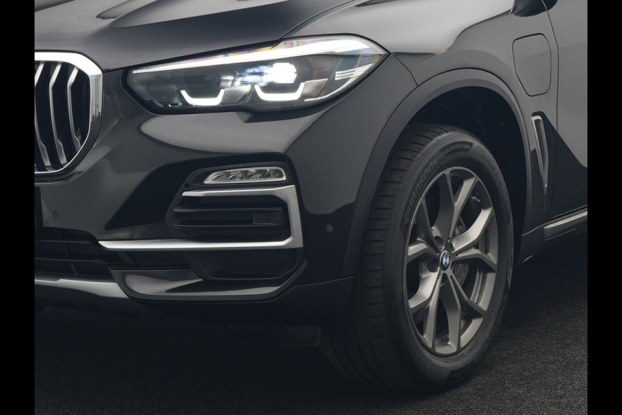 BMW X5 xDrive45e High Executive Plug In Hybrid 395pk Dealer O.H PHEV | Trekhaak Af Fabriek | Luchtvering | Panodak | Head Up | Adaptive Cruise | 360 Camera | Adaptief Onderstel | Lederen Sportstoelen Memory & Verwarmd | Apple Carplay | Sfee BMW X5 xDrive45e High Executive Plug In Hybrid 395pk Dealer O.H PHEV | Trekhaak Af Fabriek | Luchtvering | Panodak | Head Up | Adaptive Cruise | 360 Camera | Adaptief Onderstel | Lederen Sportstoelen Memory & Verwarmd | Apple Carplay | Sfee