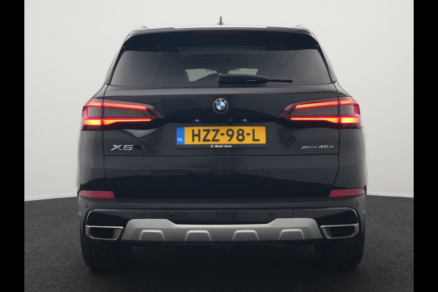 BMW X5 xDrive45e High Executive Plug In Hybrid 395pk Dealer O.H PHEV | Trekhaak Af Fabriek | Luchtvering | Panodak | Head Up | Adaptive Cruise | 360 Camera | Adaptief Onderstel | Lederen Sportstoelen Memory & Verwarmd | Apple Carplay | Sfee BMW X5 xDrive45e High Executive Plug In Hybrid 395pk Dealer O.H PHEV | Trekhaak Af Fabriek | Luchtvering | Panodak | Head Up | Adaptive Cruise | 360 Camera | Adaptief Onderstel | Lederen Sportstoelen Memory & Verwarmd | Apple Carplay | Sfee