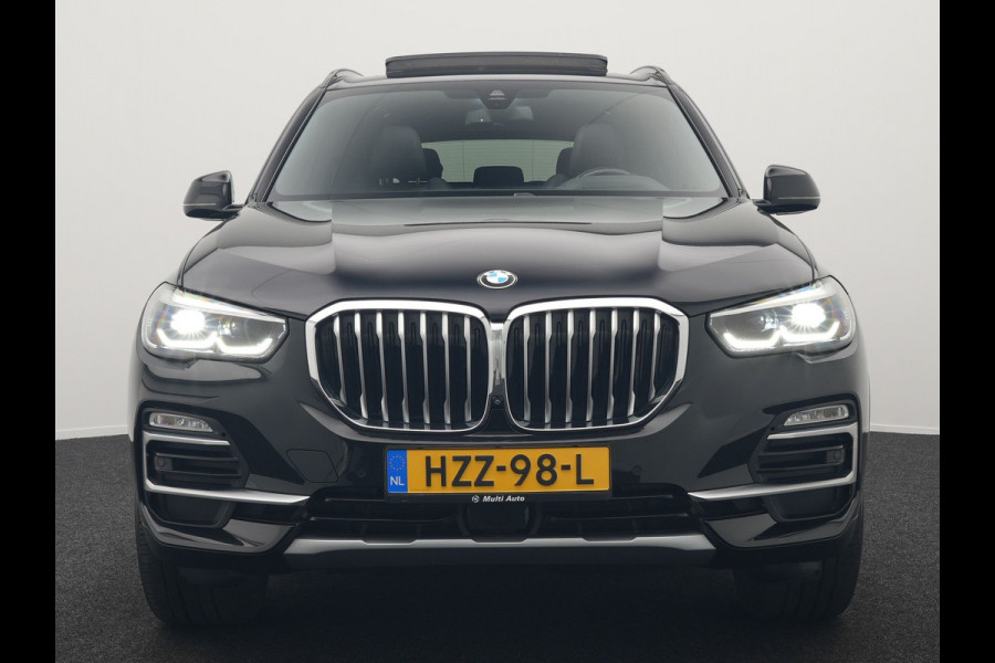 BMW X5 xDrive45e High Executive Plug In Hybrid 395pk Dealer O.H PHEV | Trekhaak Af Fabriek | Luchtvering | Panodak | Head Up | Adaptive Cruise | 360 Camera | Adaptief Onderstel | Lederen Sportstoelen Memory & Verwarmd | Apple Carplay | Sfee BMW X5 xDrive45e High Executive Plug In Hybrid 395pk Dealer O.H PHEV | Trekhaak Af Fabriek | Luchtvering | Panodak | Head Up | Adaptive Cruise | 360 Camera | Adaptief Onderstel | Lederen Sportstoelen Memory & Verwarmd | Apple Carplay | Sfee
