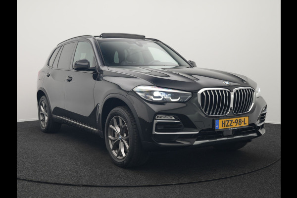 BMW X5 xDrive45e High Executive Plug In Hybrid 395pk Dealer O.H PHEV | Trekhaak Af Fabriek | Luchtvering | Panodak | Head Up | Adaptive Cruise | 360 Camera | Adaptief Onderstel | Lederen Sportstoelen Memory & Verwarmd | Apple Carplay | Sfee BMW X5 xDrive45e High Executive Plug In Hybrid 395pk Dealer O.H PHEV | Trekhaak Af Fabriek | Luchtvering | Panodak | Head Up | Adaptive Cruise | 360 Camera | Adaptief Onderstel | Lederen Sportstoelen Memory & Verwarmd | Apple Carplay | Sfee