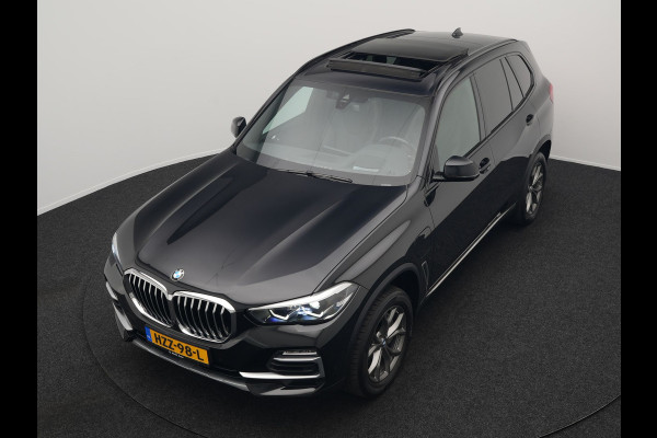 BMW X5 xDrive45e High Executive Plug In Hybrid 395pk Dealer O.H PHEV | Trekhaak Af Fabriek | Luchtvering | Panodak | Head Up | Adaptive Cruise | 360 Camera | Adaptief Onderstel | Lederen Sportstoelen Memory & Verwarmd | Apple Carplay | Sfee BMW X5 xDrive45e High Executive Plug In Hybrid 395pk Dealer O.H PHEV | Trekhaak Af Fabriek | Luchtvering | Panodak | Head Up | Adaptive Cruise | 360 Camera | Adaptief Onderstel | Lederen Sportstoelen Memory & Verwarmd | Apple Carplay | Sfee