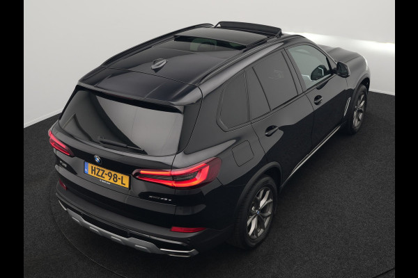 BMW X5 xDrive45e High Executive Plug In Hybrid 395pk Dealer O.H PHEV | Trekhaak Af Fabriek | Luchtvering | Panodak | Head Up | Adaptive Cruise | 360 Camera | Adaptief Onderstel | Lederen Sportstoelen Memory & Verwarmd | Apple Carplay | Sfee BMW X5 xDrive45e High Executive Plug In Hybrid 395pk Dealer O.H PHEV | Trekhaak Af Fabriek | Luchtvering | Panodak | Head Up | Adaptive Cruise | 360 Camera | Adaptief Onderstel | Lederen Sportstoelen Memory & Verwarmd | Apple Carplay | Sfee