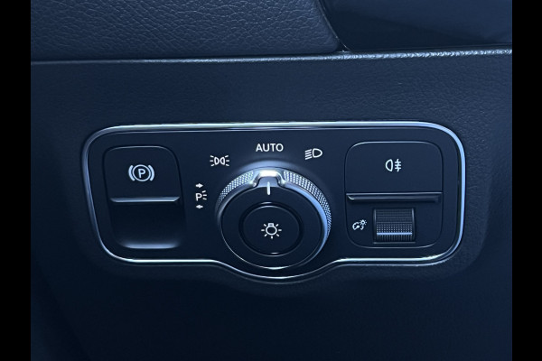 Mercedes-Benz B-Klasse 200 Business Solution AMG | Night | Camera | Sfeerverlichting | MBUX