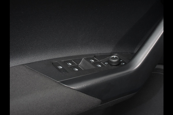 Volkswagen Polo 1.0 TSI Automaat Style Volkswagen Polo 1.0 TSI DSG Style | Navigatie | Climate Control | Adaptive Cruise Control | Camera | Lane Assist | LED Matrix | DAB | Parkeer sensoren | App Connect