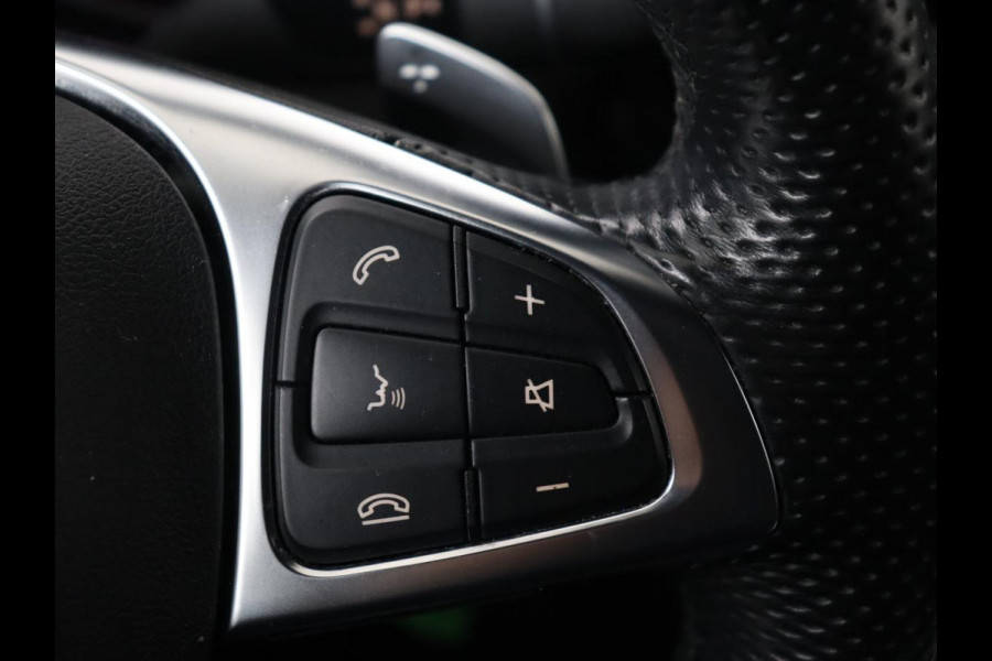 Mercedes-Benz C-Klasse 200 AMG Night | Leder | Stoelverwarming | Full LED | Park Assist | Navigatie | Climate control | Cruise control | Bluetooth