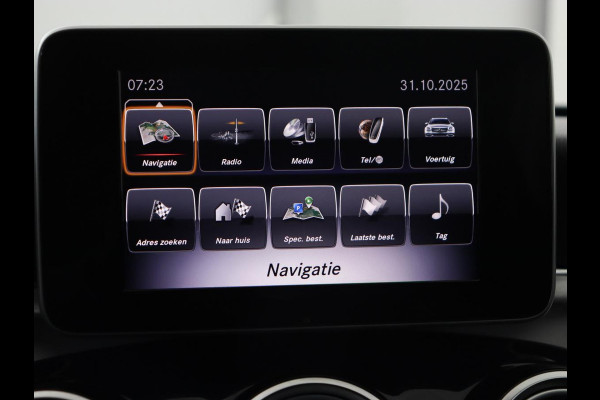 Mercedes-Benz C-Klasse 200 AMG Night | Leder | Stoelverwarming | Full LED | Park Assist | Navigatie | Climate control | Cruise control | Bluetooth
