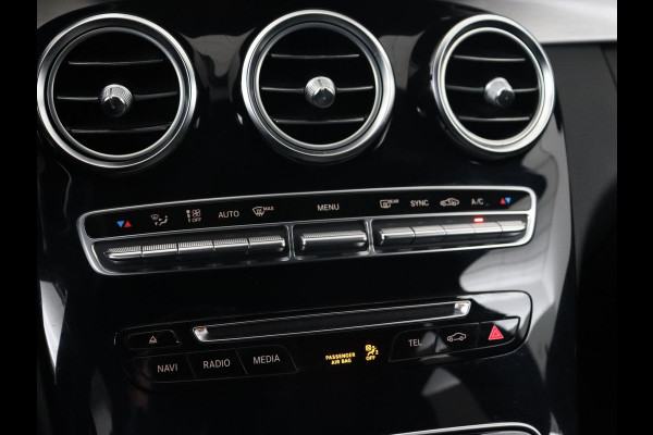 Mercedes-Benz C-Klasse 200 AMG Night | Leder | Stoelverwarming | Full LED | Park Assist | Navigatie | Climate control | Cruise control | Bluetooth