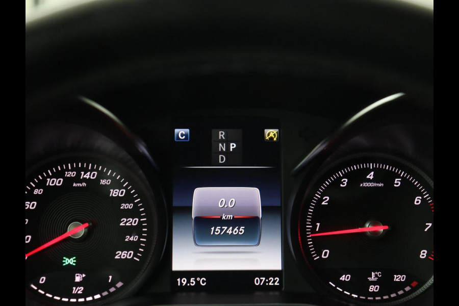 Mercedes-Benz C-Klasse 200 AMG Night | Leder | Stoelverwarming | Full LED | Park Assist | Navigatie | Climate control | Cruise control | Bluetooth