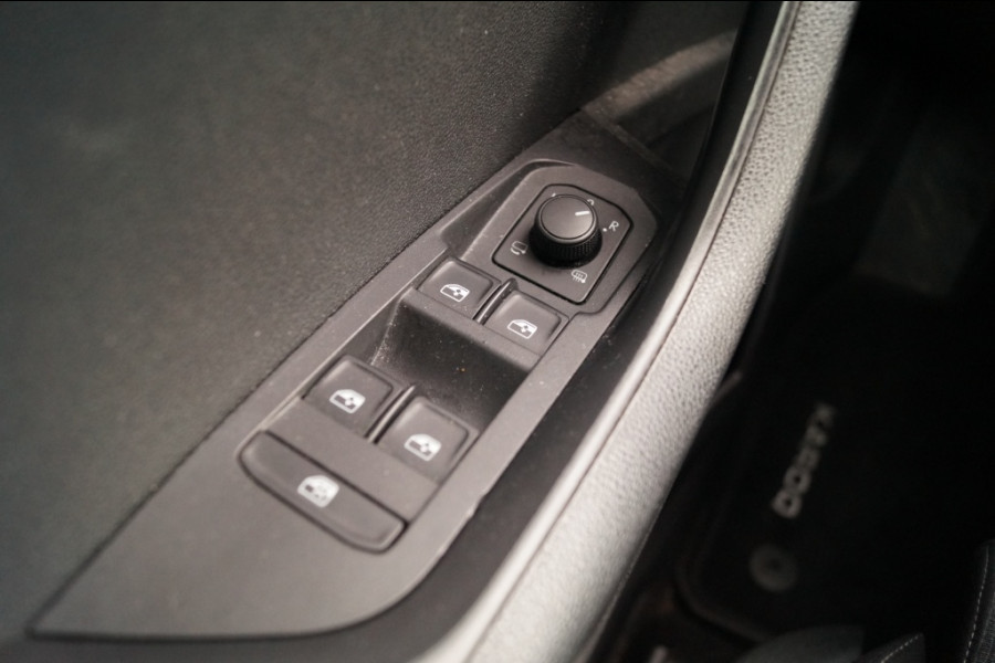 Škoda Karoq 1.0 TSI Business Edition Plus -LED-ECC-CAM-NAVI-