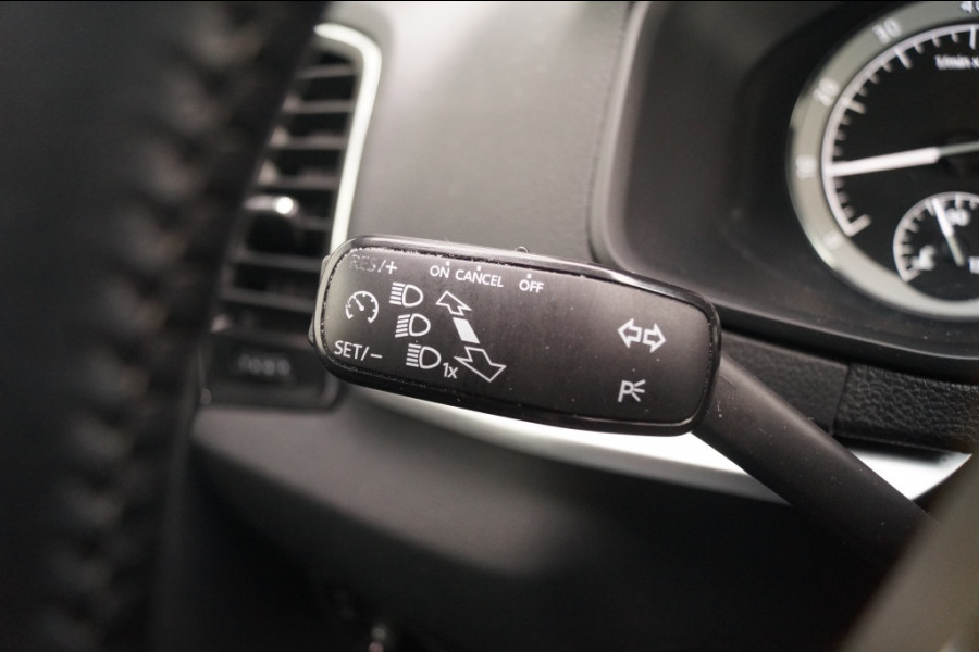 Škoda Karoq 1.0 TSI Business Edition Plus -LED-ECC-CAM-NAVI-