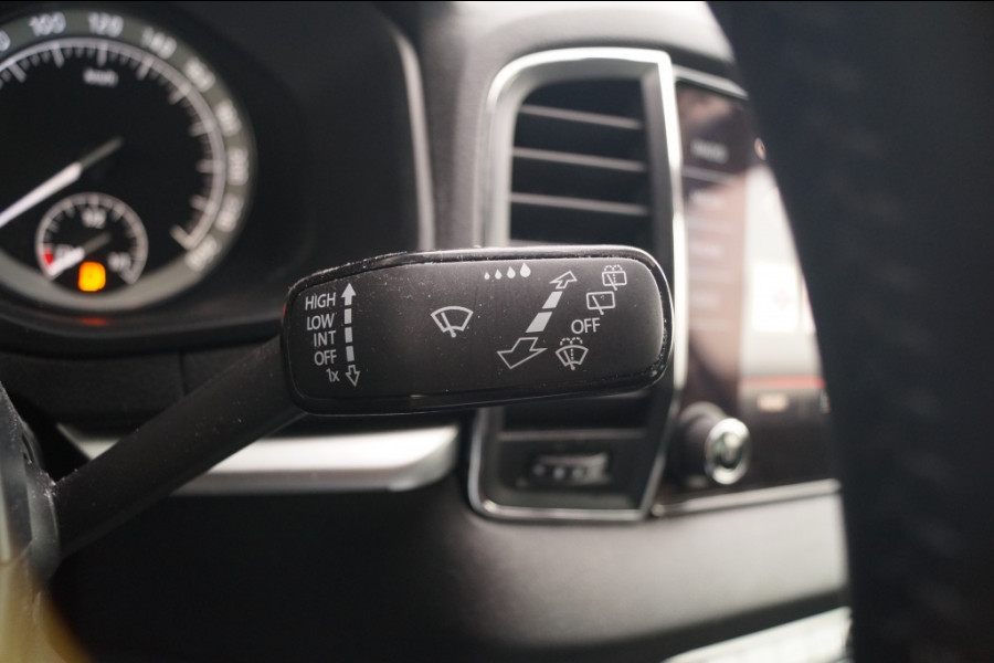 Škoda Karoq 1.0 TSI Business Edition Plus -LED-ECC-CAM-NAVI-