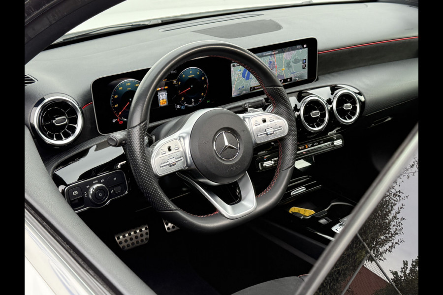 Mercedes-Benz A-Klasse 200 Business Solution AMG | Pano | Camera | LED | MBUX | 18 inch