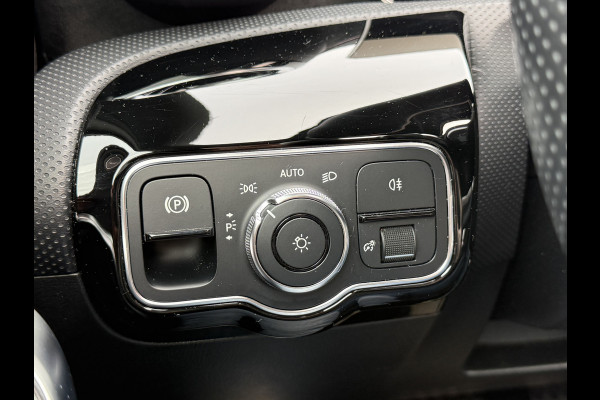 Mercedes-Benz A-Klasse 200 Business Solution AMG | Pano | Camera | LED | MBUX | 18 inch