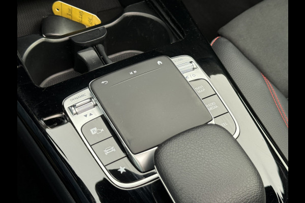 Mercedes-Benz A-Klasse 200 Business Solution AMG | Pano | Camera | LED | MBUX | 18 inch
