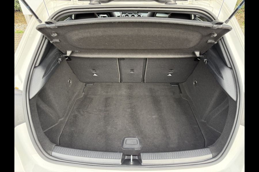 Mercedes-Benz A-Klasse 200 Business Solution AMG | Pano | Camera | LED | MBUX | 18 inch
