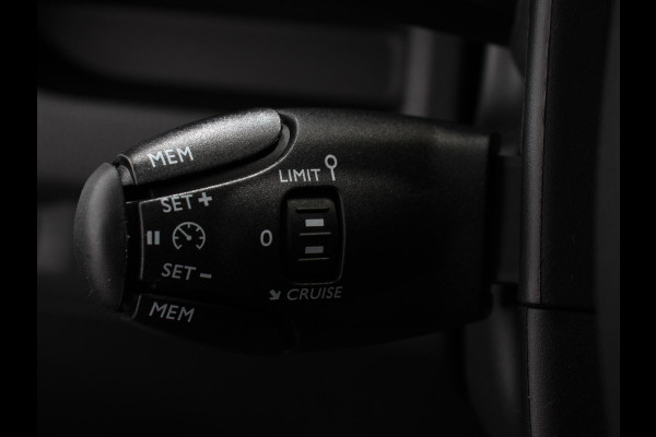 Opel Vivaro Electric L2 75 kWh Connect pack | 3p | Navigatie | Apple Carplay/Android Auto | Dab | Cruise control | Camera | Parkeer sensoren | Digitaal dashboard | Automatische Airco Opel Vivaro Electric L2 75 kWh Connect pack | 3p | Navigatie | Apple Carplay/Android Auto | Dab | Cruise control | Camera | Parkeer sensoren | Digitaal dashboard | Automatische Airco