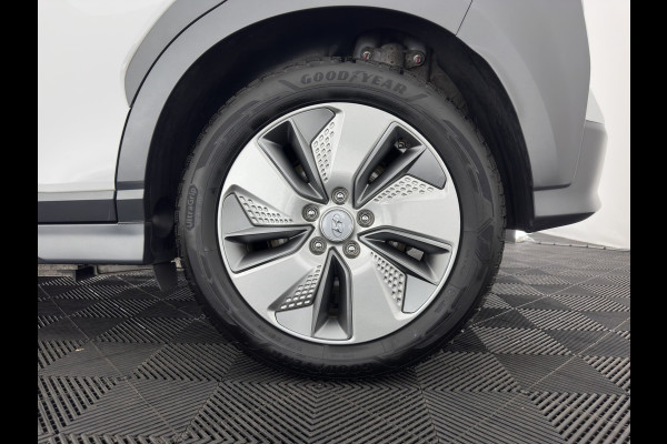 Hyundai Kona EV Premium 64 kWh {SOH-100%} [ 3-Fase ] (INCL-BTW) *LEATHER | KRELL-AUDIO | HEAD-UP | FULL-LED | NAVI-FULLMAP | DAB | ADAPT.CRUISE | KEYLESS | CAMERA | BLIND-SPOT | LANE-ASSIST | DIGI-COCKPIT | COMFORT-SEATS | 17''ALU*